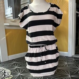 Banana Republic Black and Cream Striped dress with pockets. Size S